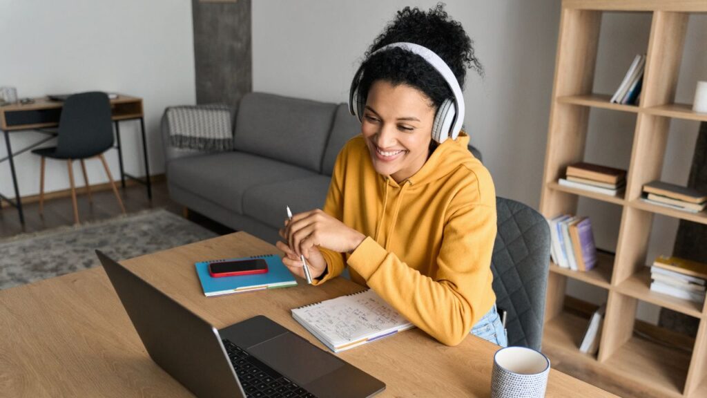 How to promote and sell online courses