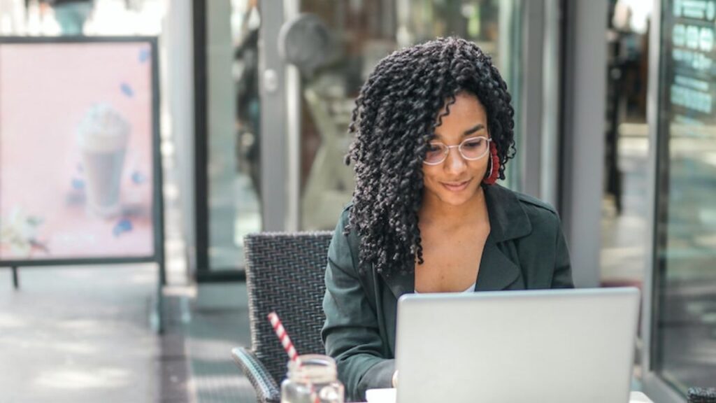How To Use Facebook To Sell Courses & Coaching Programs